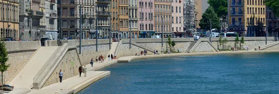 Les rives de Saône, la promenade du défilé de la Saône