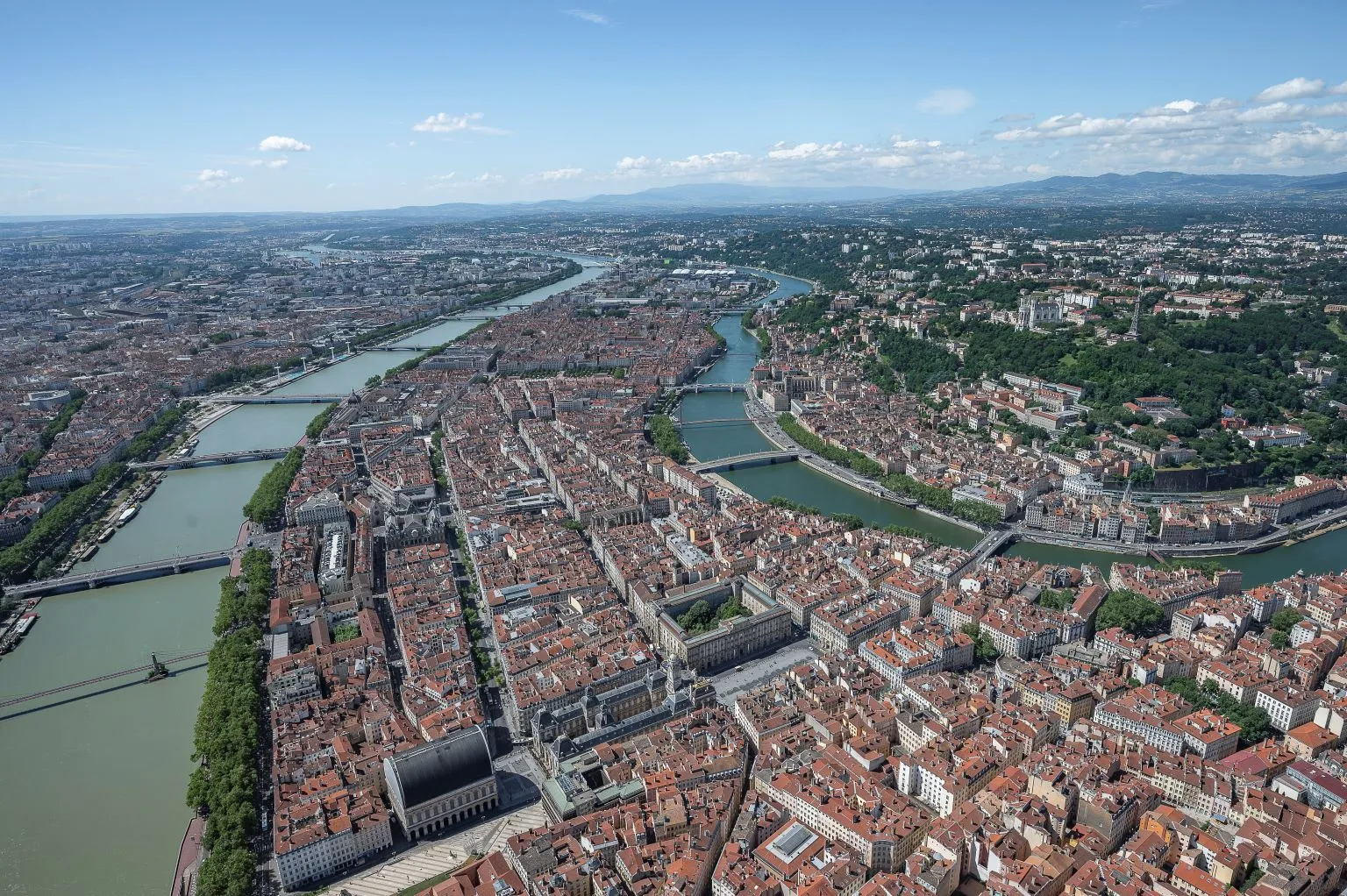 Vue aérienne de Lyon et sa métropole