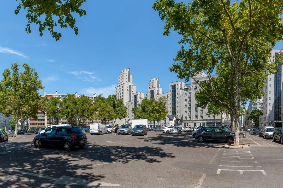 La place Chanoine Bousier où se situe le marché