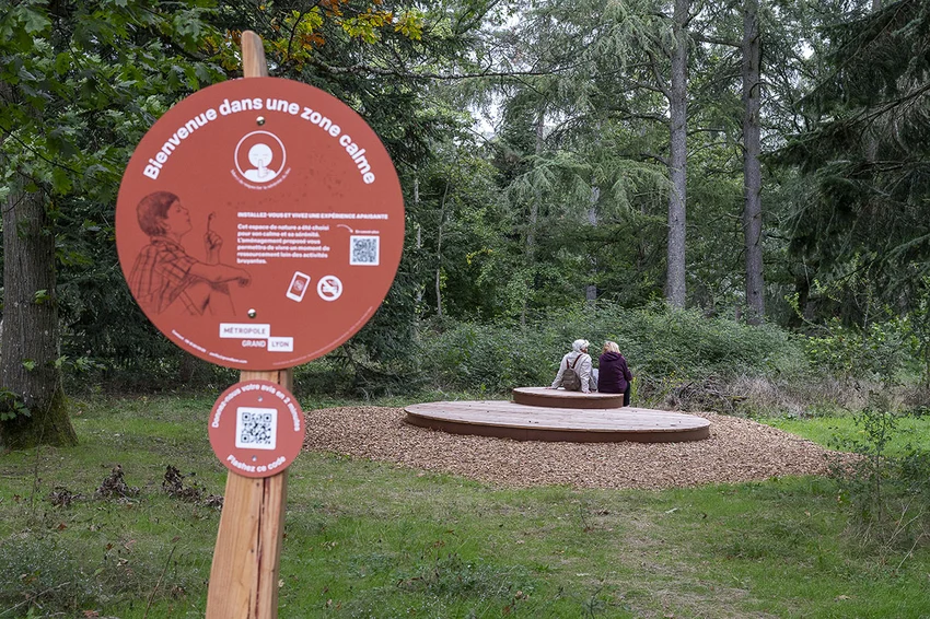 Une photo d'une zone calme dans le parc de Parilly