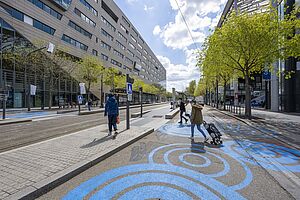 Lyon 2 - Piétonisation cours Charlemagne en face du centre comm