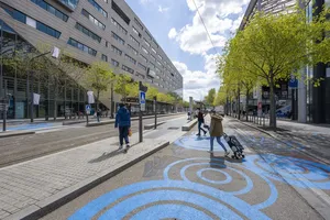 Lyon 2 - Piétonisation cours Charlemagne en face du centre comm