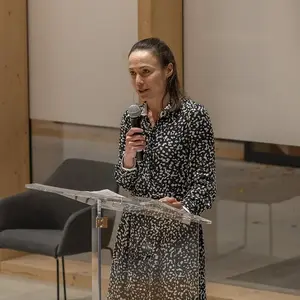 Remise du prix "Sciences Exactes" à Lucie Merlier.