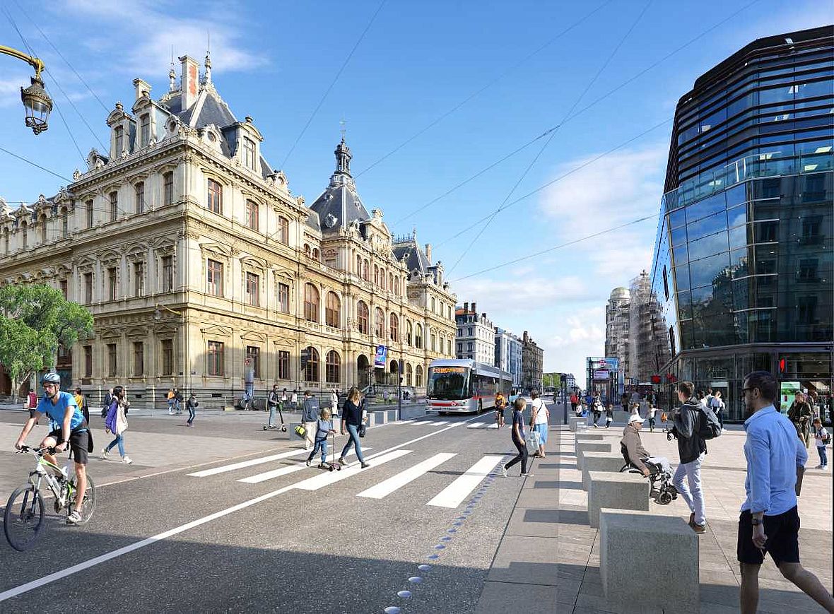 Perspective des cordeliers, avec des voies pour les bus