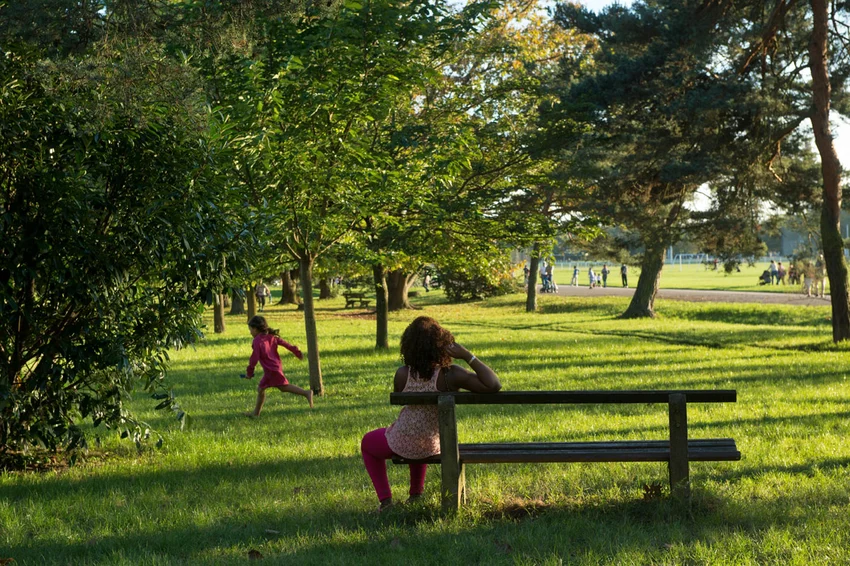 Des enfants jouant dans le parc de Parilly