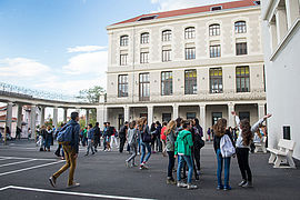 Cour de récréation du collège de la Tourette