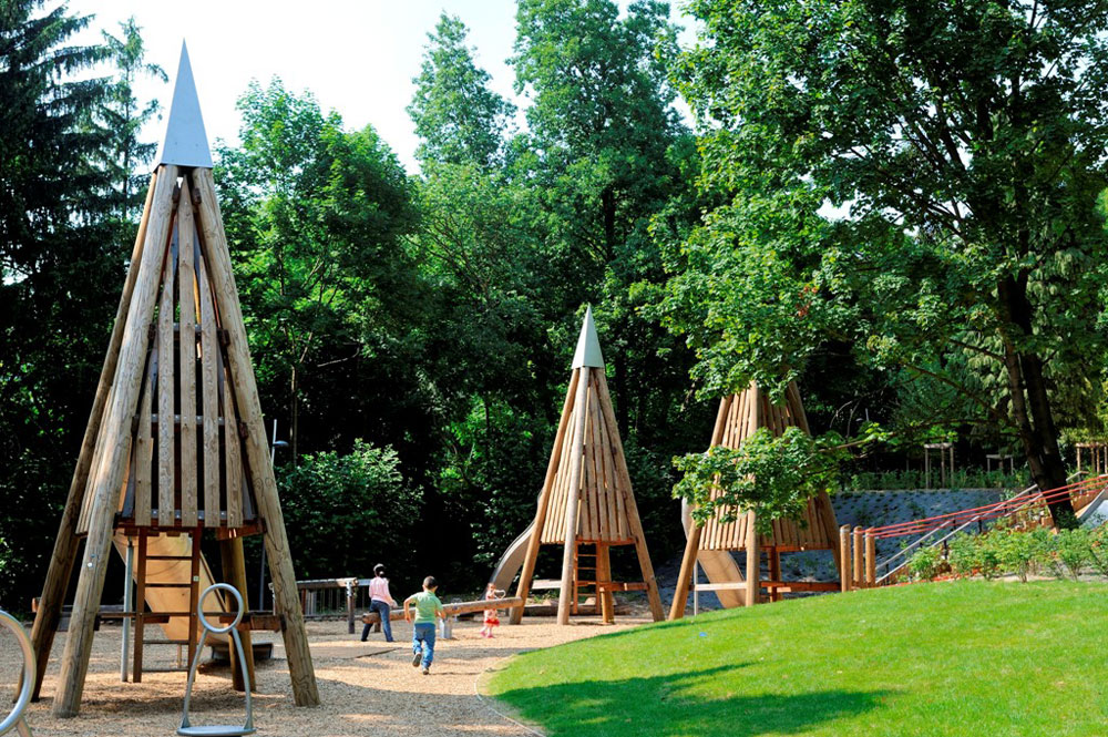 Une photo des jeux pour enfants dans le Parc du vallon