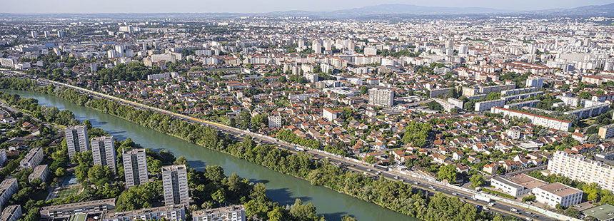 Villeurbanne Saint-Jean vu du canal 