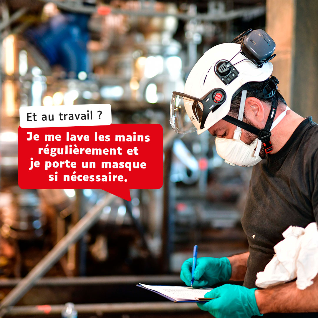 Les gestes barrières au travail : je me lave les mains régulièrement et je porte un masque si nécessaire Les gestes barrières au travail : je me lave les mains régulièrement et je porte un masque si nécessaire